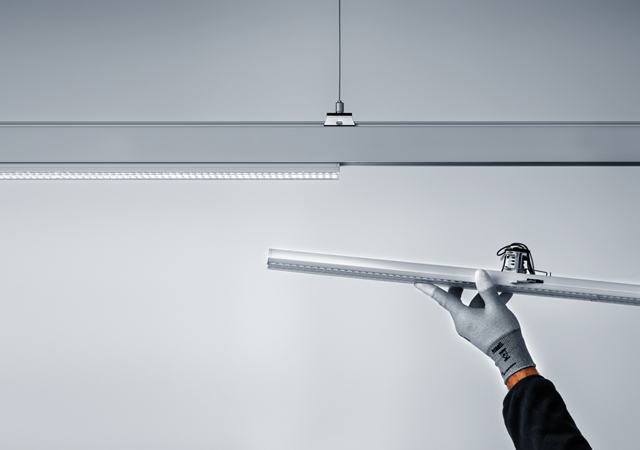 Tecton II is quick and easy to assemble, thanks to its tool-free installation and the ease with which accessories can be clipped in and out.